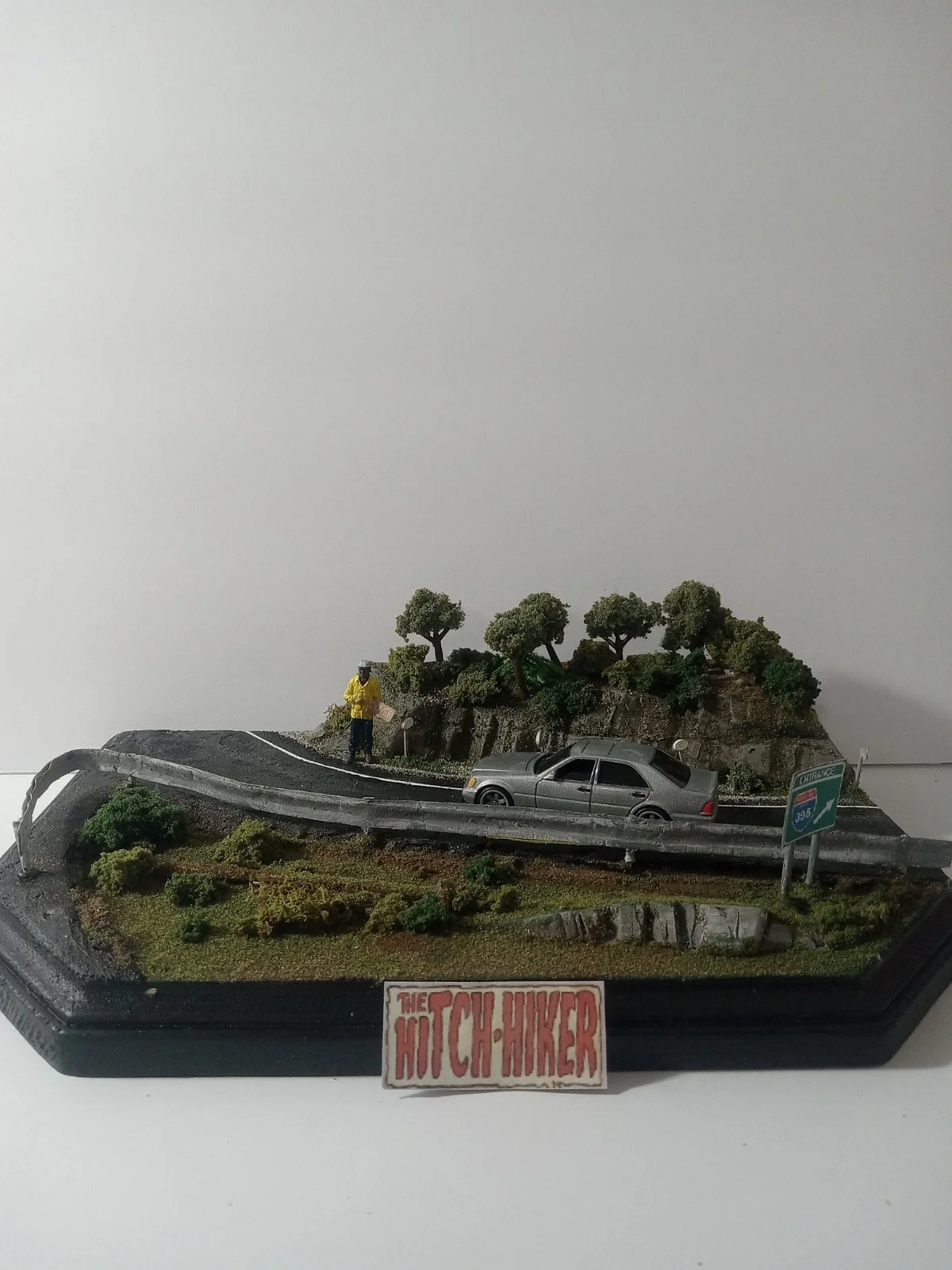 1:64 Scale Creepshow 2 Diorama The Hitchhiker Display Hotwheels Plus 2 Figures thumbnail 2