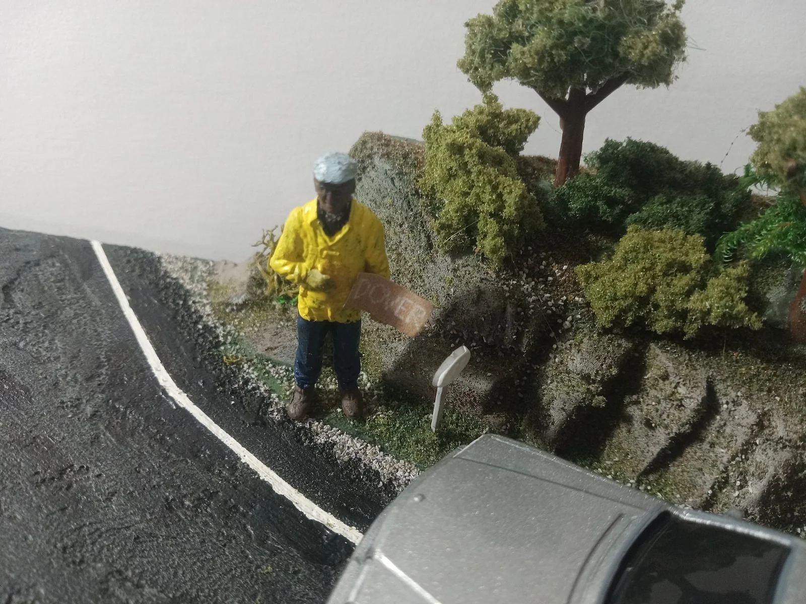 1:64 Scale Creepshow 2 Diorama The Hitchhiker Display Hotwheels Plus 2 Figures thumbnail 4