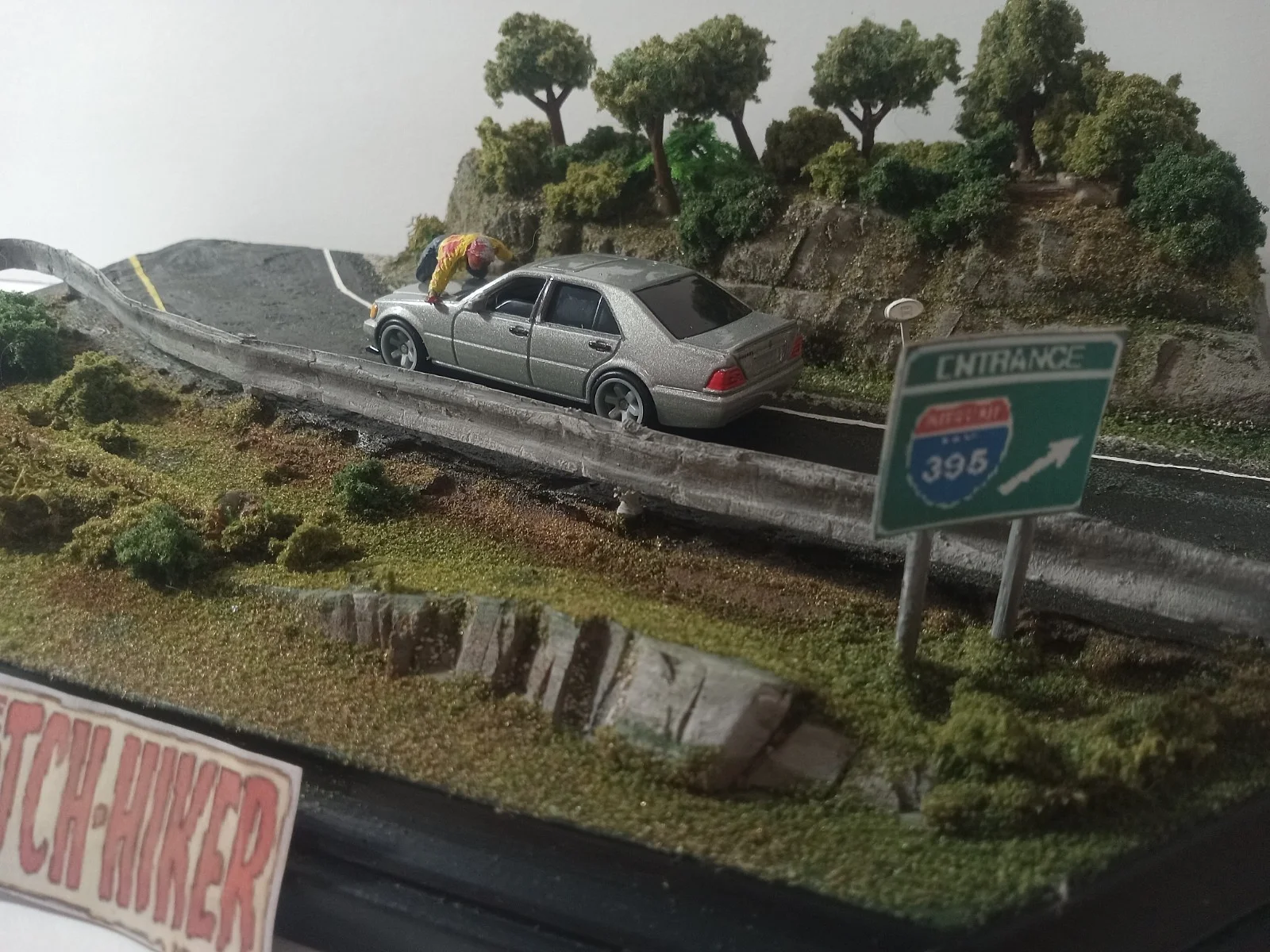 1:64 Scale Creepshow 2 Diorama The Hitchhiker Display Hotwheels Plus 2 Figures thumbnail 7