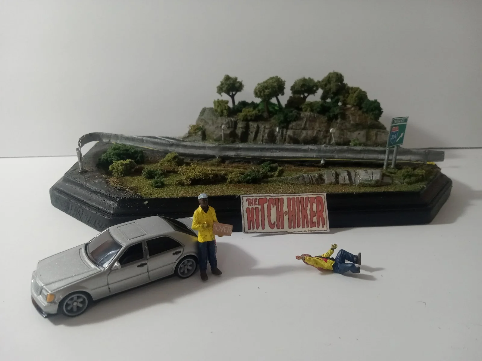 1:64 Scale Creepshow 2 Diorama The Hitchhiker Display Hotwheels Plus 2 Figures thumbnail 8