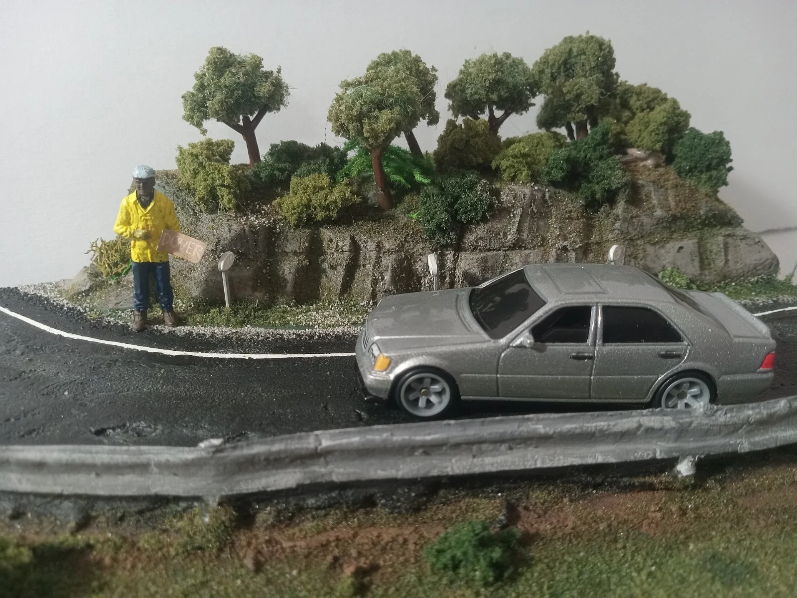 1:64 Scale Creepshow 2 Diorama The Hitchhiker Display Hotwheels Plus 2 Figures thumbnail 9