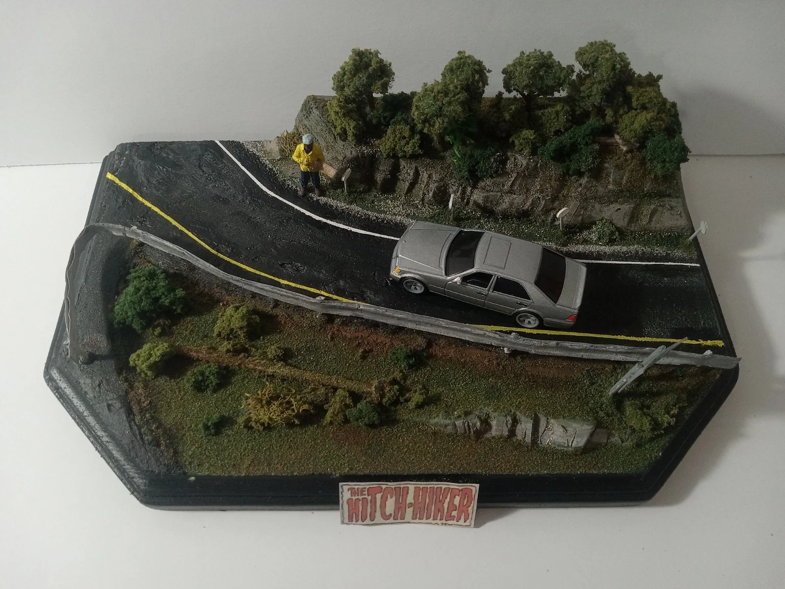1:64 Scale Creepshow 2 Diorama The Hitchhiker Display Hotwheels Plus 2 Figures thumbnail 10
