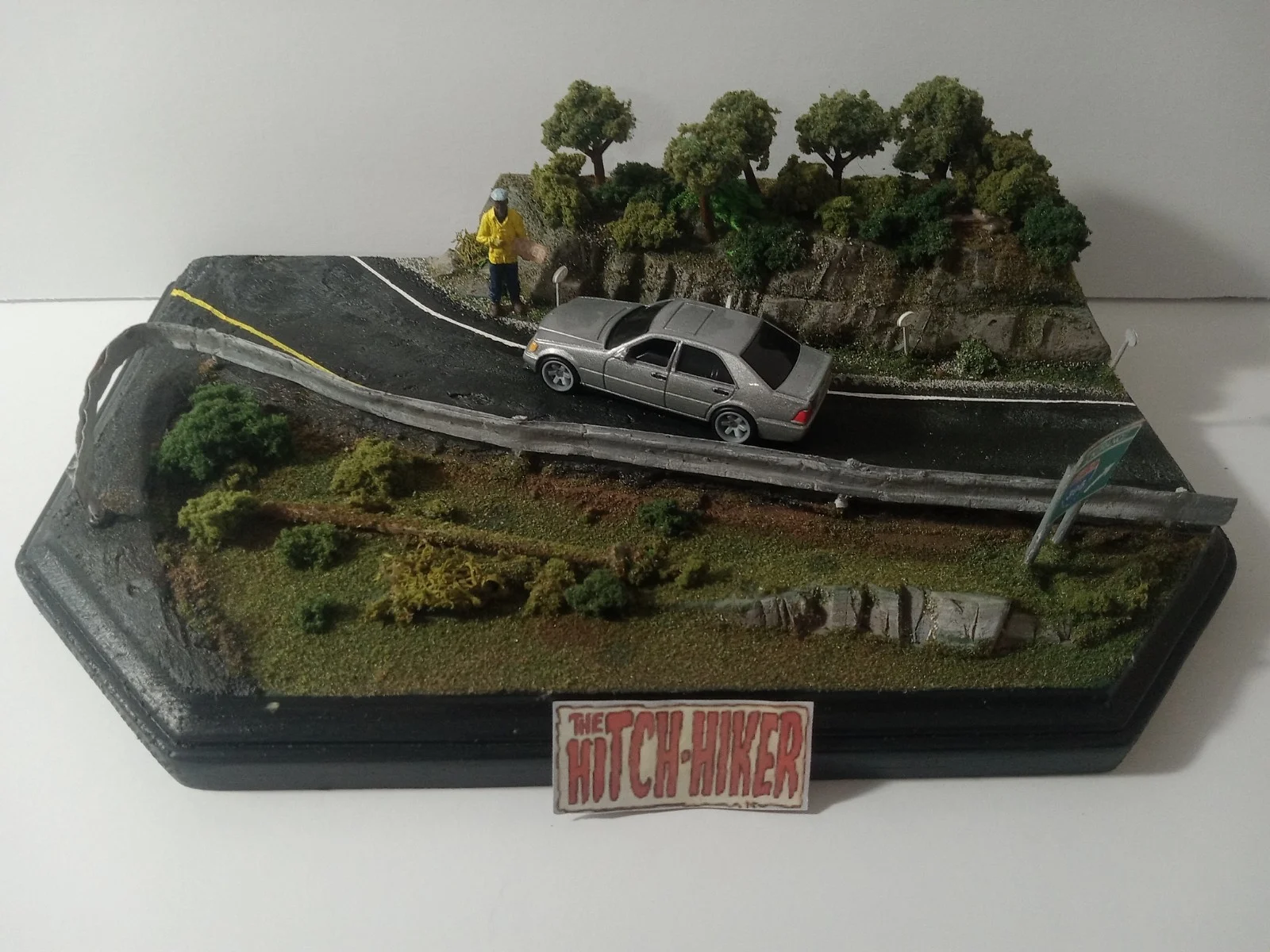 1:64 Scale Creepshow 2 Diorama The Hitchhiker Display Hotwheels Plus 2 Figures thumbnail 15