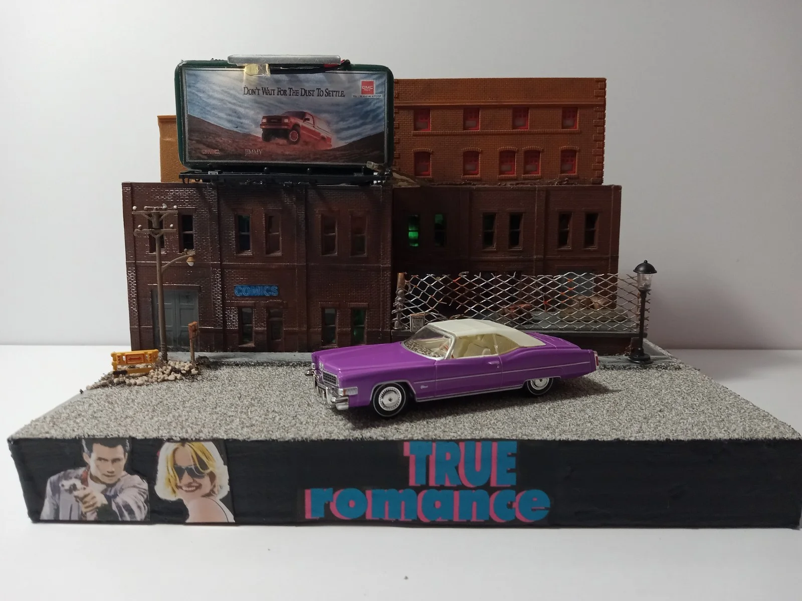 Greenlight 1/64 Scale True Romance Cadillac Diorama/display thumbnail 2