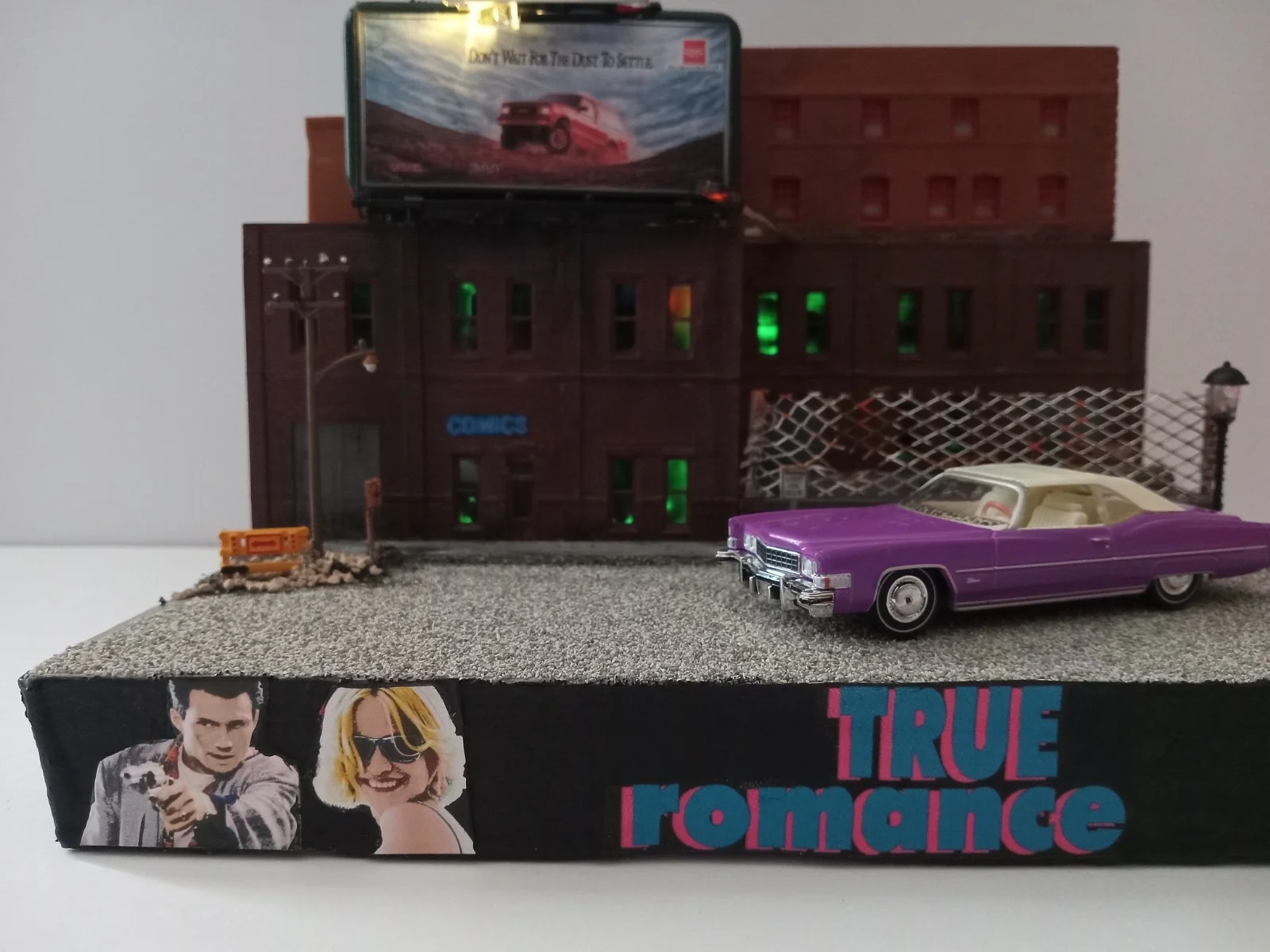 Greenlight 1/64 Scale True Romance Cadillac Diorama/display thumbnail 7