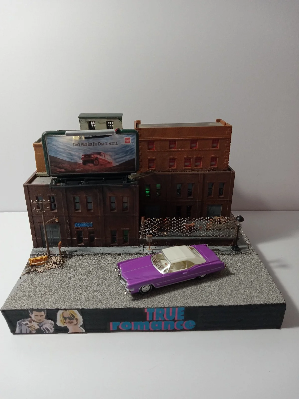 Greenlight 1/64 Scale True Romance Cadillac Diorama/display thumbnail 9