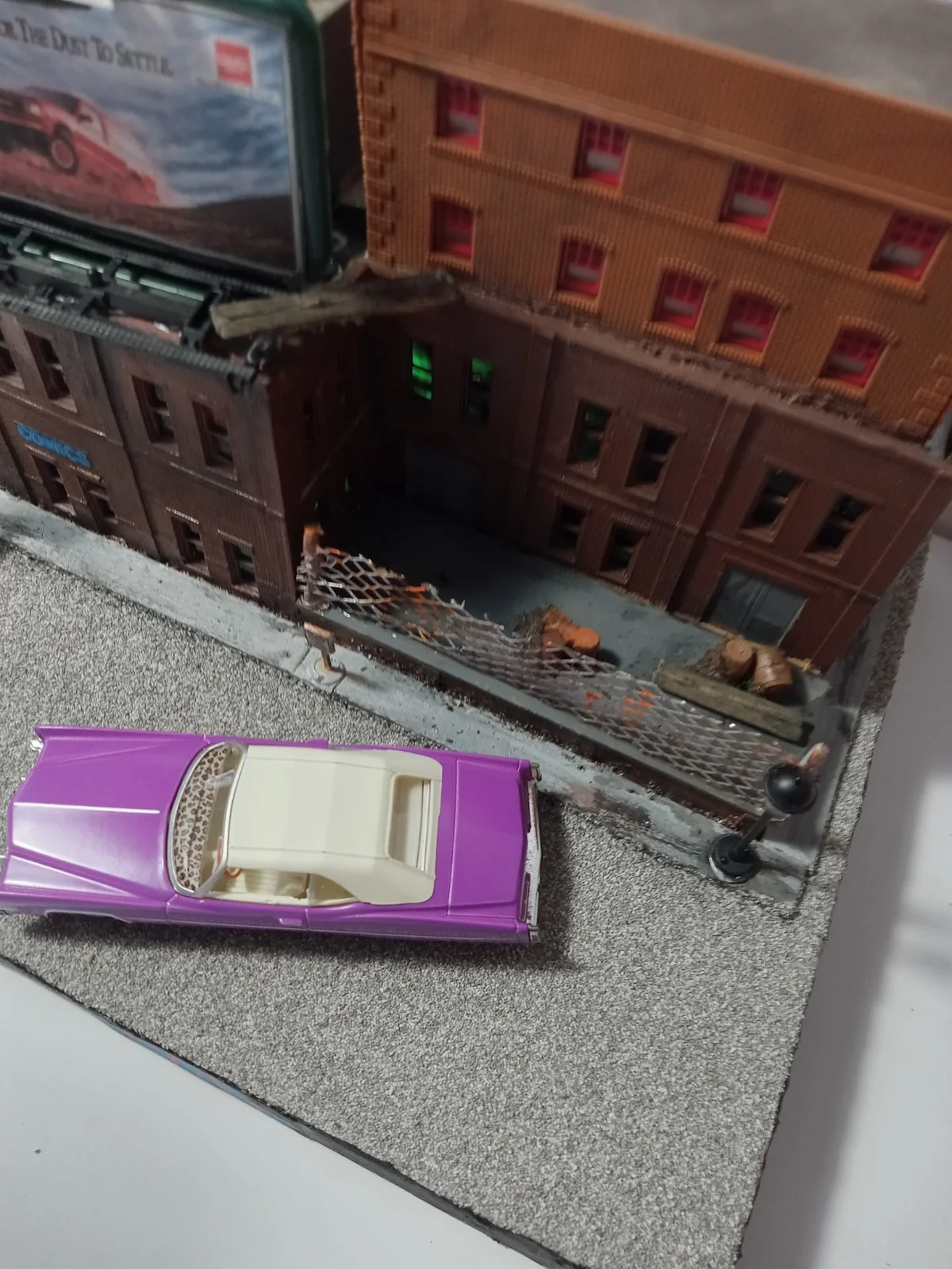 Greenlight 1/64 Scale True Romance Cadillac Diorama/display thumbnail 12
