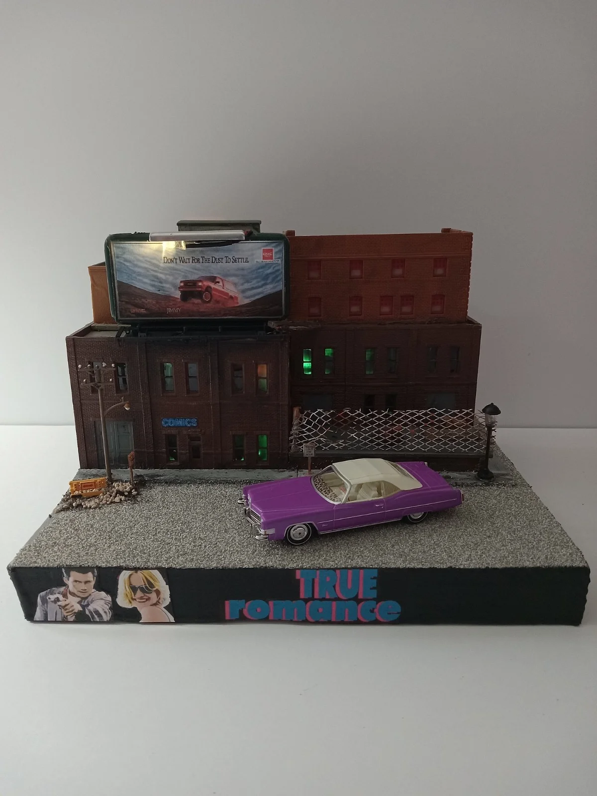 Greenlight 1/64 Scale True Romance Cadillac Diorama/display thumbnail 13