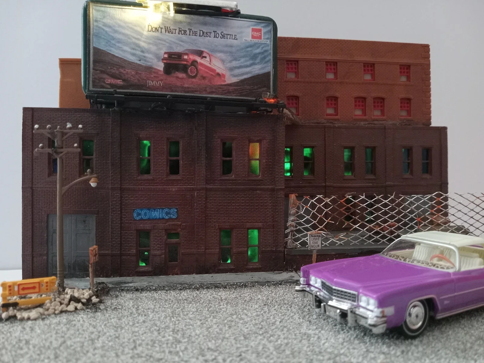 Greenlight 1/64 Scale True Romance Cadillac Diorama/display thumbnail 16