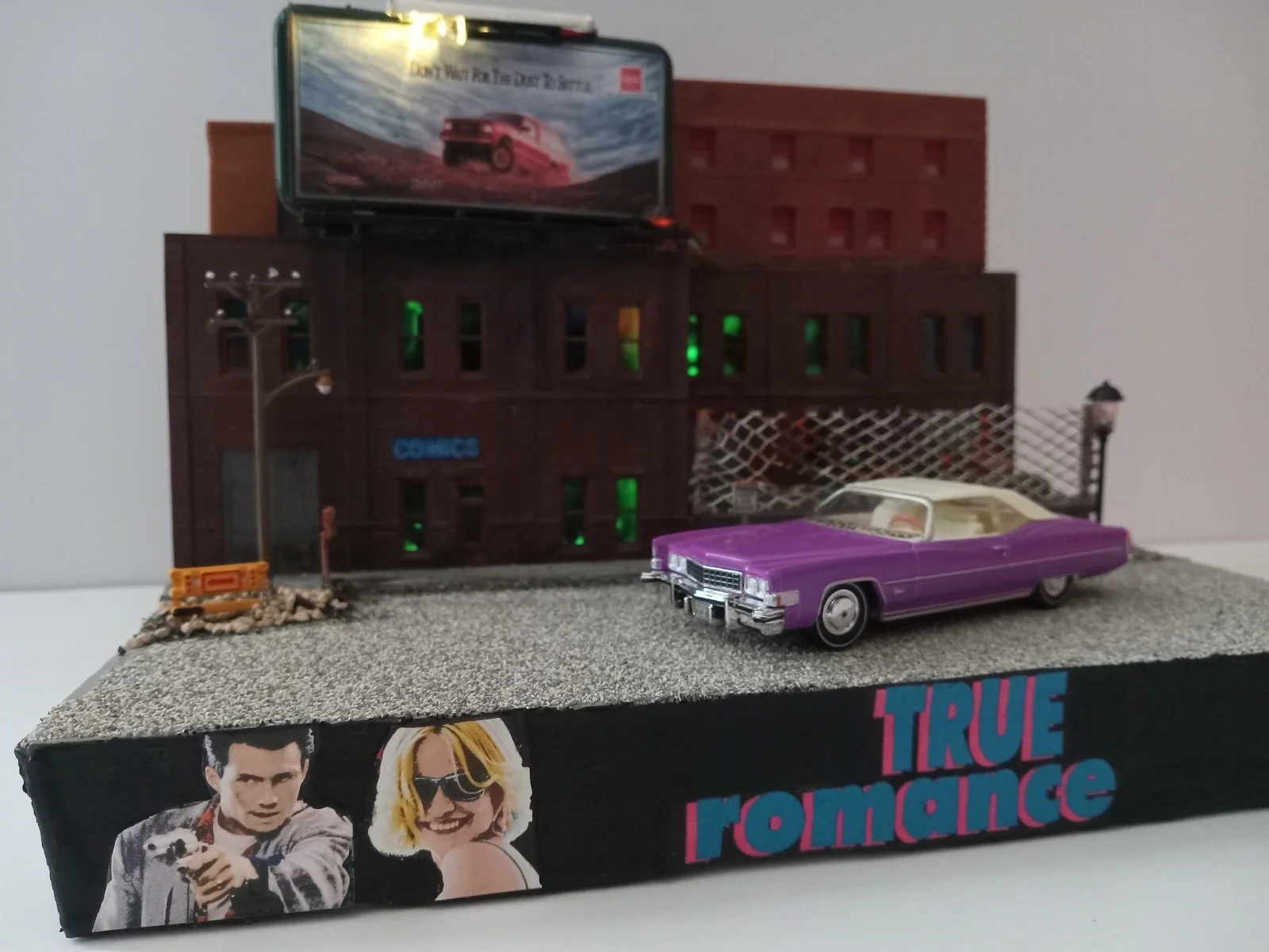 Greenlight 1/64 Scale True Romance Cadillac Diorama/display thumbnail 18