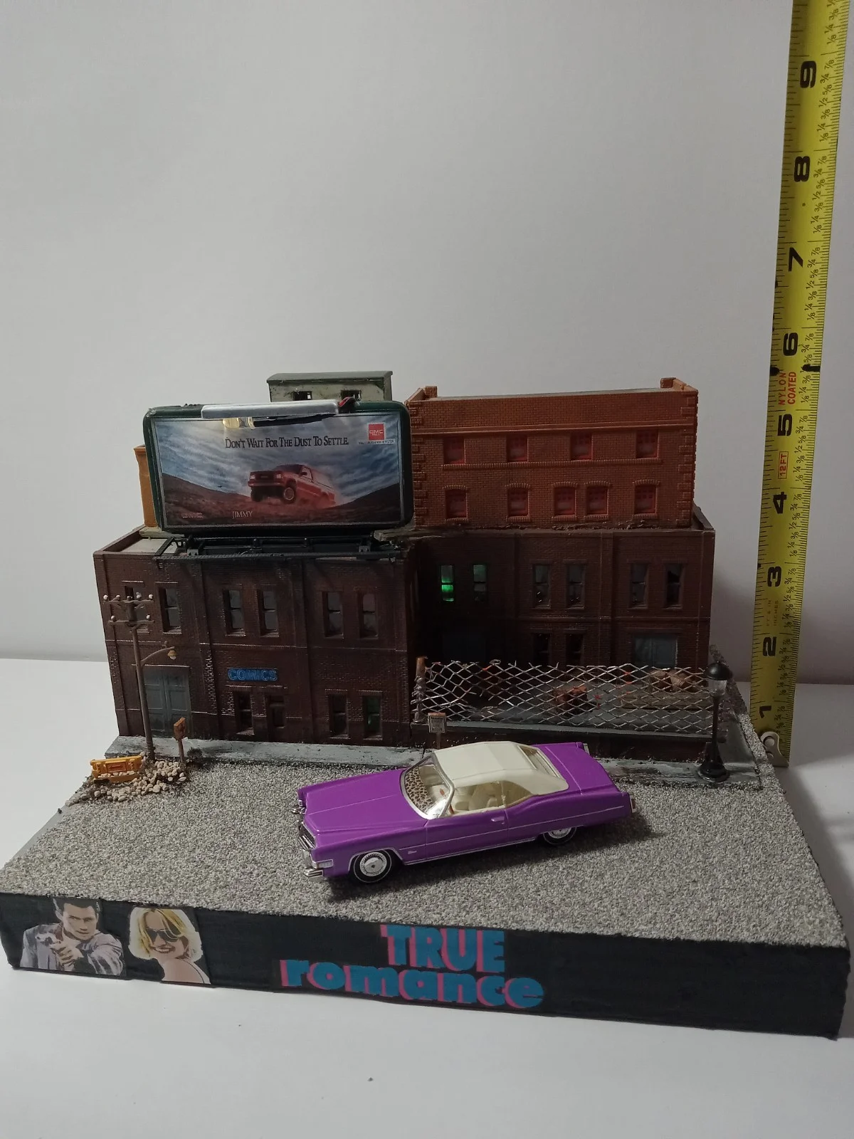 Greenlight 1/64 Scale True Romance Cadillac Diorama/display thumbnail 19