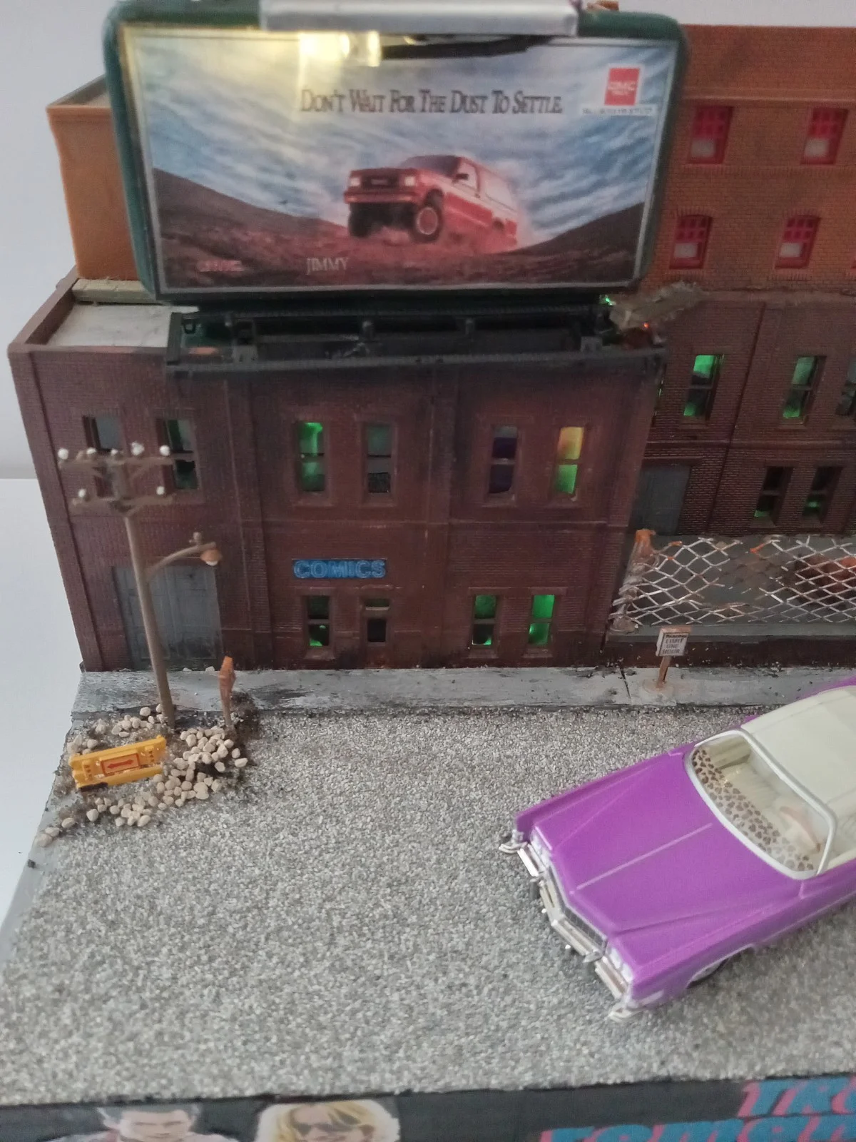 Greenlight 1/64 Scale True Romance Cadillac Diorama/display thumbnail 20